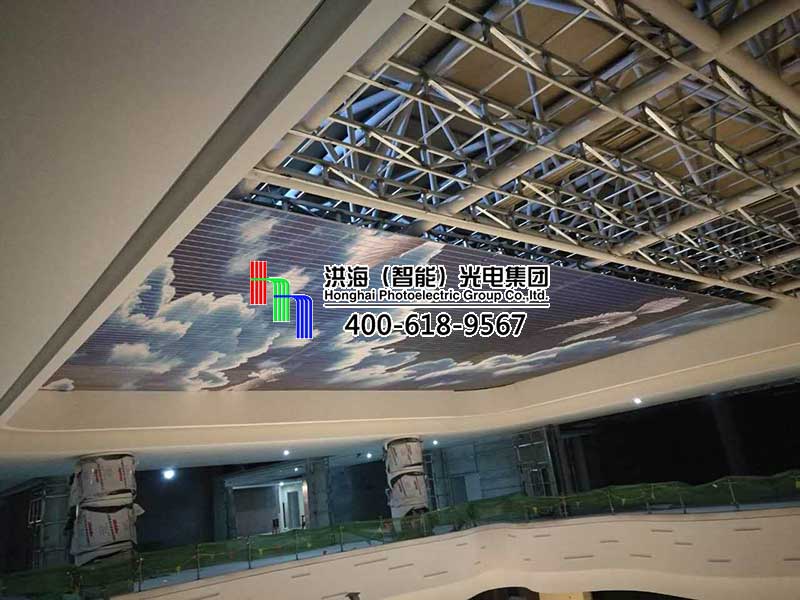 洪海LED天幕在臨沂齊魯園廣場(chǎng)正安裝施工！